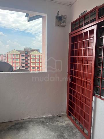 Desa Mentari Flat (Block 8) 1