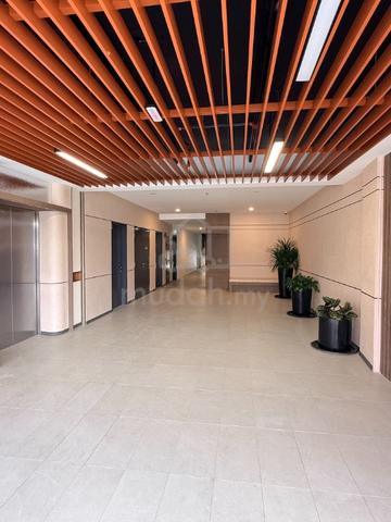 Puchong Brand New Skyloft Avenue 1st Floor Shop Lot free 3 Parking 1