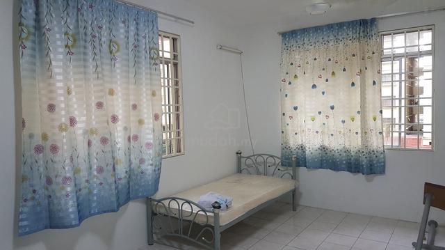 Medium room for rent PV3 Taman Melati 1