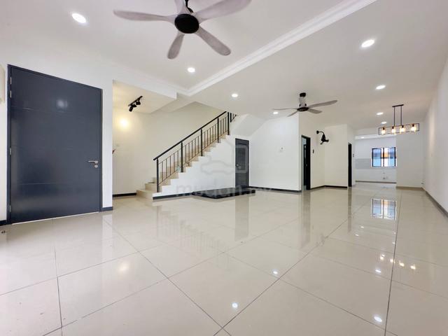EXTENDED KITCHEN|DAHLIA SARI SAUJANA PERDANA SG BULOH|2-Storey Terrace 1