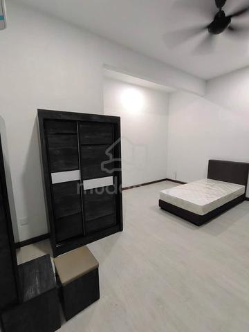 Good Price Room For Rent Taman Suria Near Midvalley Southkey 1