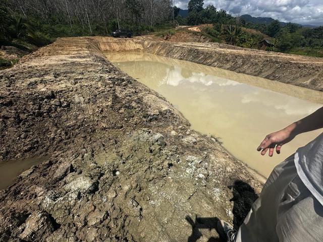Tanah Lenggong dengan kolam  2