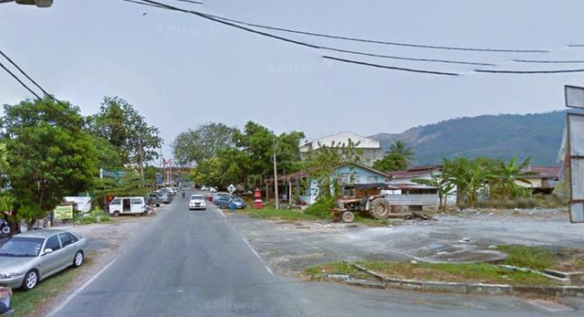 First Lot 🏝️ 石拿督🙏 Main entrance, Main road, Flat land, Jalan Broga 1