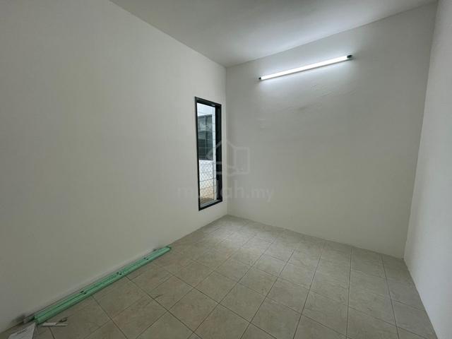 【Welcome Luck 】YARRA PARK BANDAR PUTERI JAYA -Single Storey Terrace 4
