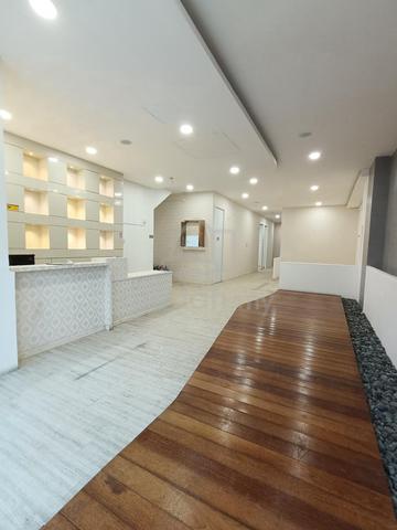 Renovated unit in Taman Molek Shoplot 1