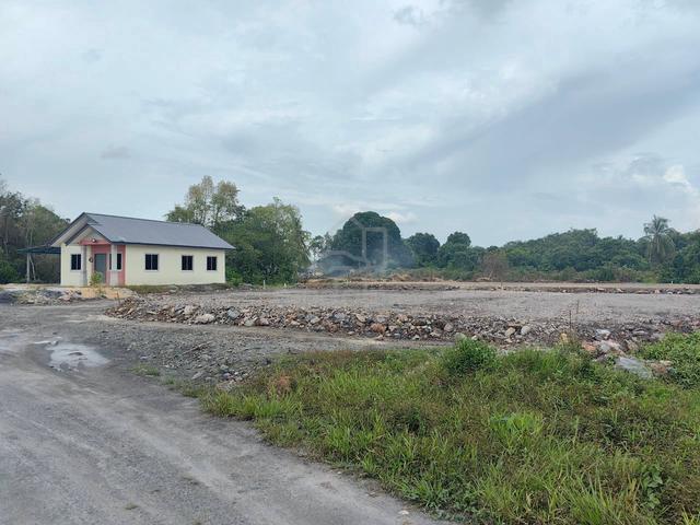 Tanah 2LOT SEMI-D CANTIK SIAP TAMBUN KG PELONG PADANG MIDIN K.TRG 1
