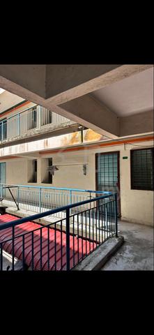 Rumah Pangsa College Heights Pajam 1