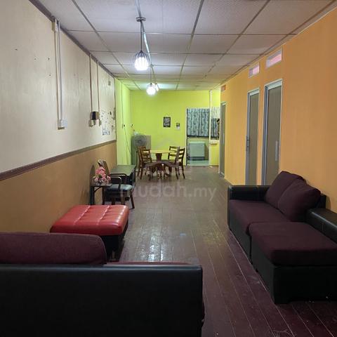 Bilik Sewa Perempuan (Single Room) 1