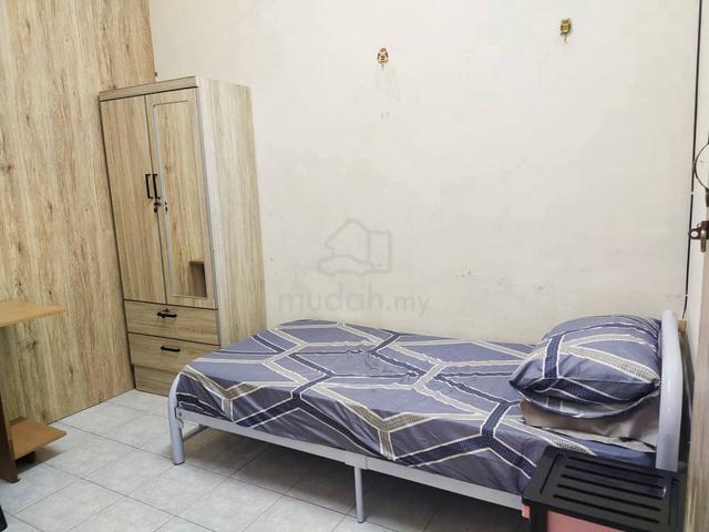 Bilik NON SHARING PARTITION 🔥 FREE WiFi & Cleaning ✅ Rumah Taman ✨ 1