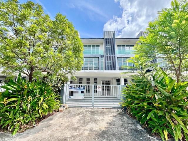 Bangi Avenue 3 Sty Terrace Freehold 1