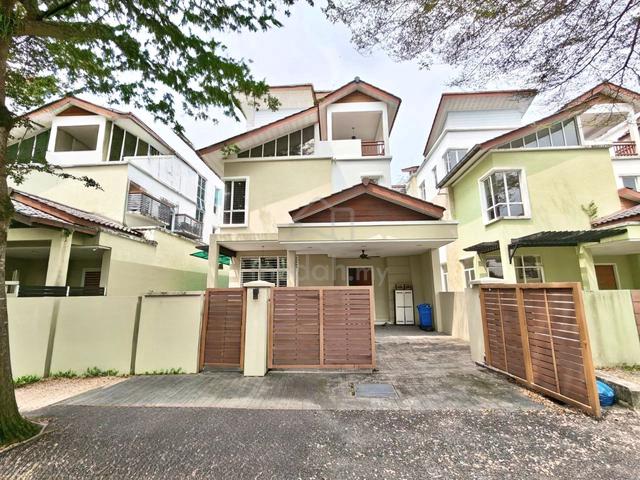 WELL MAINTAIN BUNGALOW ! Seksyen 4 Shah Alam, 3 Storey Bungalow 1