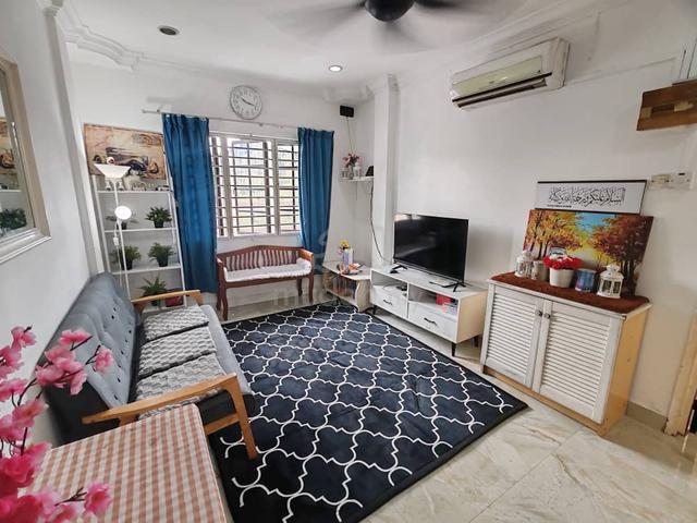 Flat Dato Ahmad Razali 1
