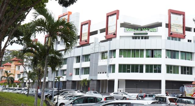 Drive-Up Corner Unit | Prime Main Road Frontage @ Kenari Avenue 1
