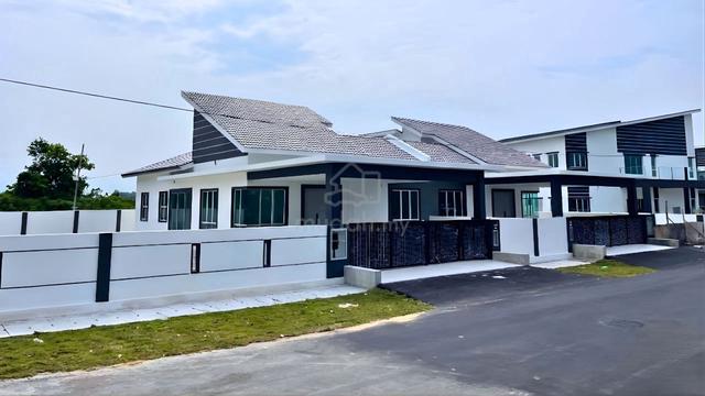 Rare Single Storey Semi-D with Huge Side Land in Taiping 1