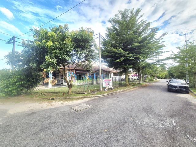 CORNER LOT FREEHOLD 3197ft Single Storey House Semenyih Permai 3