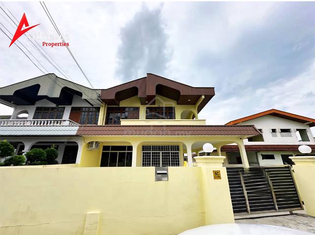 Double Storey Semi D House For Sale at Jalan Stampin nearby Maybank 1
