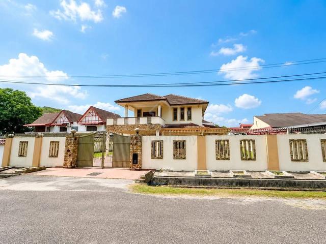 Taman johor @ Tampoi @Double storey bunga 1