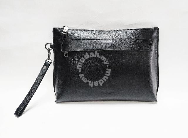 coach carryall pouch