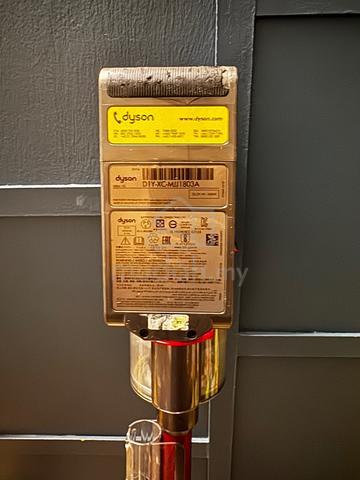 Dyson V12 Vacuum - photo 3 of 3