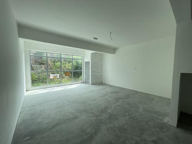 TIGA TINGKAT SHOPLOT DISEWA Jln PT 2, PUSAT KOMERCIAL PUNCAK Taiping 2