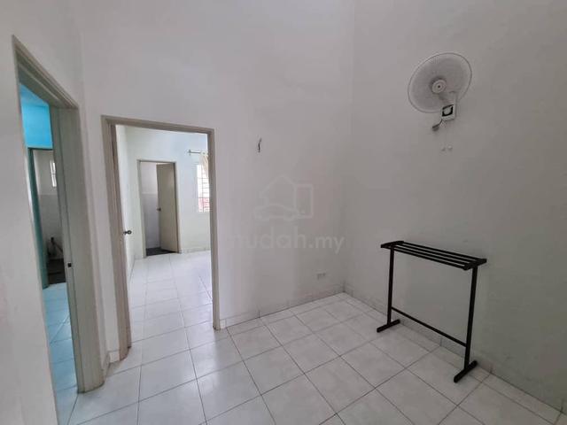 Rumah Bersih Kemas Teres 2 Tingkat Alam Suria Puncak Alam, Selangor. 5