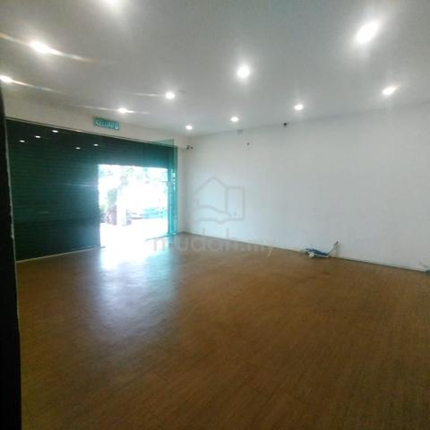 ground floor renovated shoplot with glass door kuantan town area 3