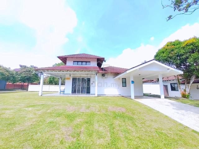 Bungalow A' FAMOSA GOLF RESORT, ALOR GAJAH FullyFurnished SwimmingPool 1