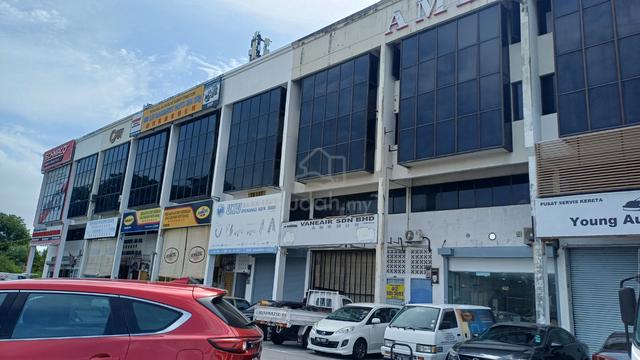 3.5 Storey Light Industry Facing mainroad for Sale ! 1