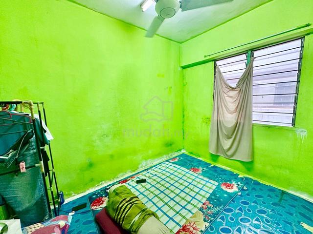 Rumah Pangsa Kayu Ara 4