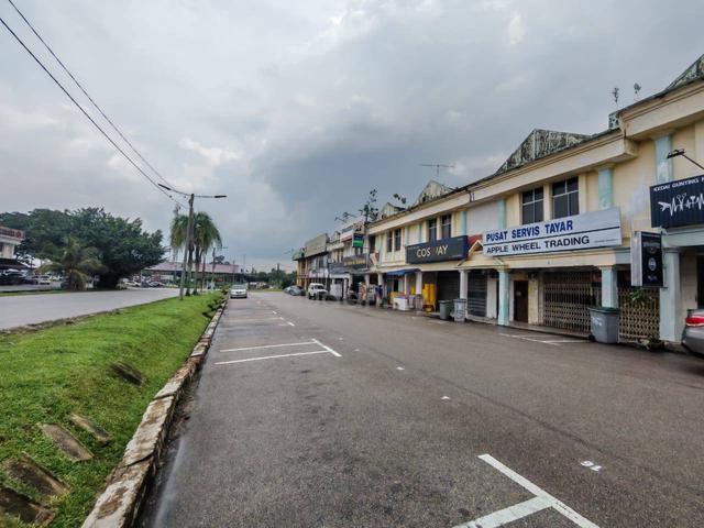 Kulai Kelapa Sawit Double Storey Terrace Shop Ground Floor For Rent 1