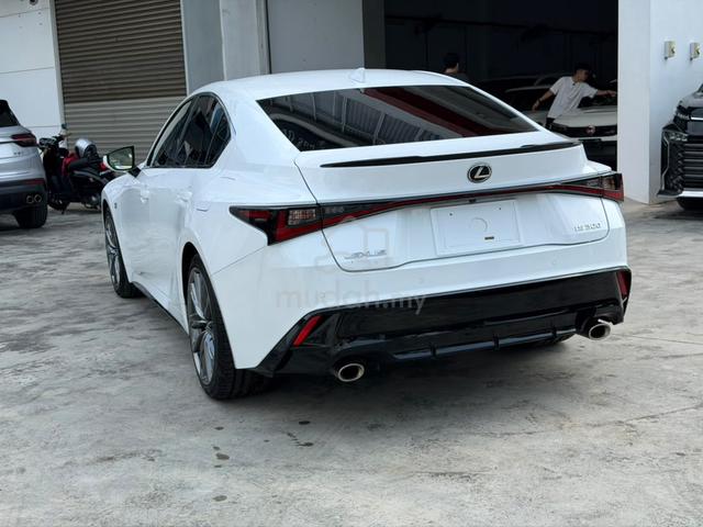 2022 Lexus IS 300 2.0 F Sport RED INT. 5A 33K KM - 2