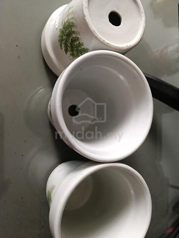 Fern design ceramic plant holder - photo 2 of 2