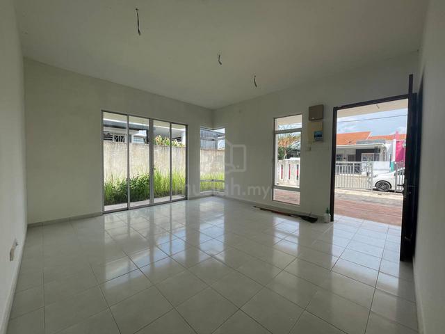Like New House 🔥Gated & Guarded | SEMI-D SETINGKAT KOTASAS PRESINT 5 2