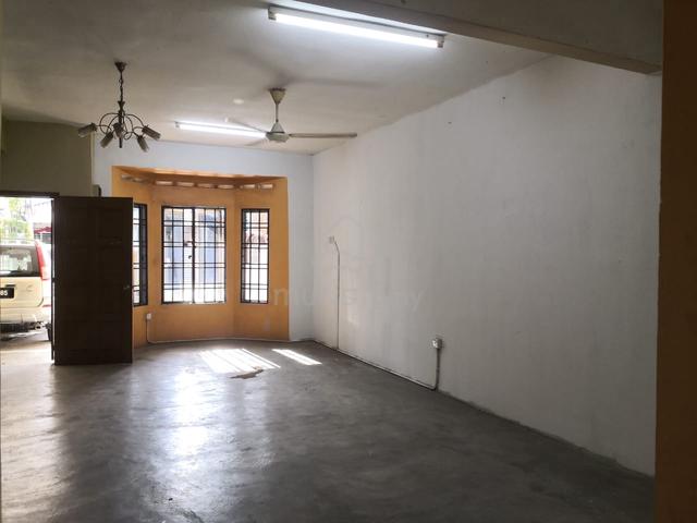 Banting House For Rent 1