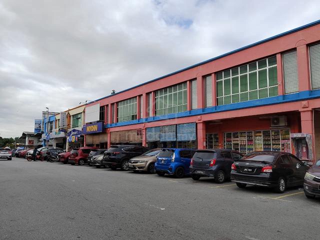 Hot Bangi Seksyen 7 shop near school, jpj, mydin, family mart, zus 1