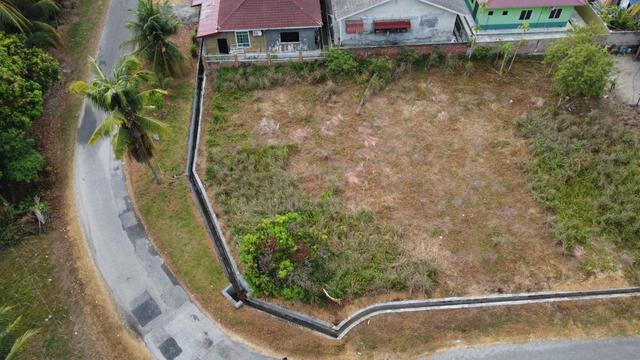 Lot Tepi Berdekatan Masjid Al-Hidayah, Chemor 1