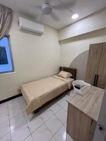 Villa Puteri Chou kit Room for rent 1