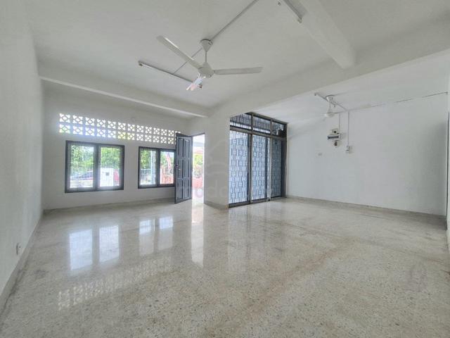 RENOVATED FACING OPEN Double Storey House Seksyen 10 Shah Alam 1