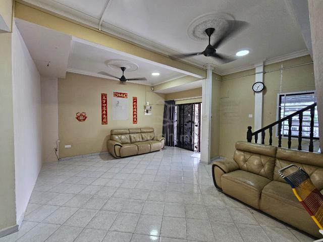 JOHOR JAYA -Fully Extended unit with balcony,Good Condition AAA 1