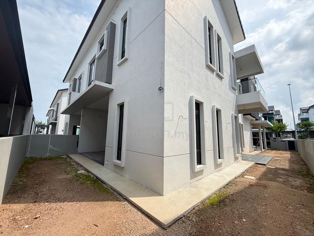 Brand New High-End Semi-D For Sale at Padang Temu 1