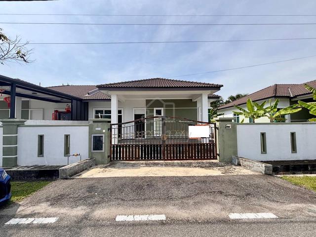 Taman Serom Delima Tangkak Unit Masih Baru [ 3053 SQFT / Full Loan ] 1