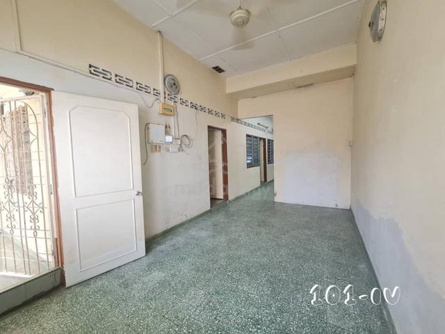 FULL LOAN !FACING PARKING ! Jalan Meru Klang Single Storey House 20x80 1