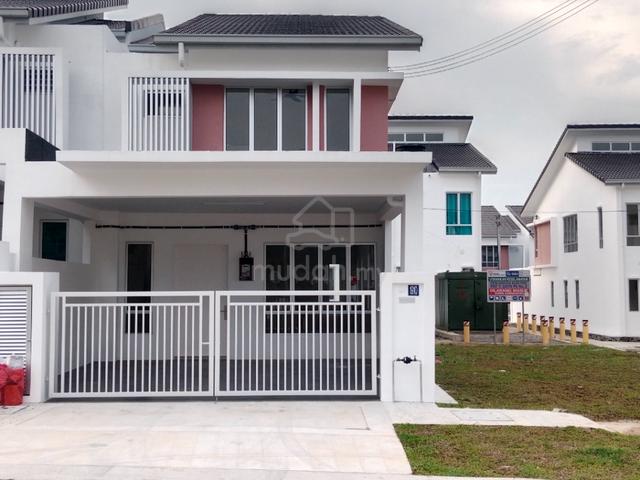 Double storey end lot unit Tiara Sendayan for rent - House for rent in ...