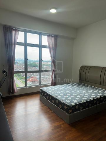MASTER Room For Rent& Carpark (Taman Molek) 1