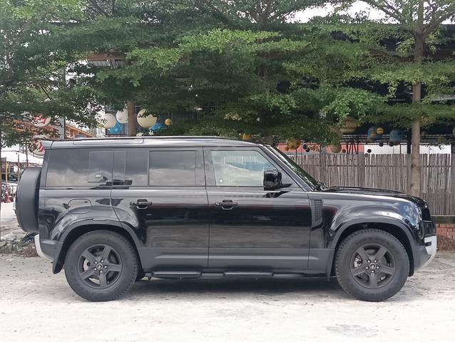 H_Spec 2022 Land Rover DEFENDER 110 P300 7 Seater - 3
