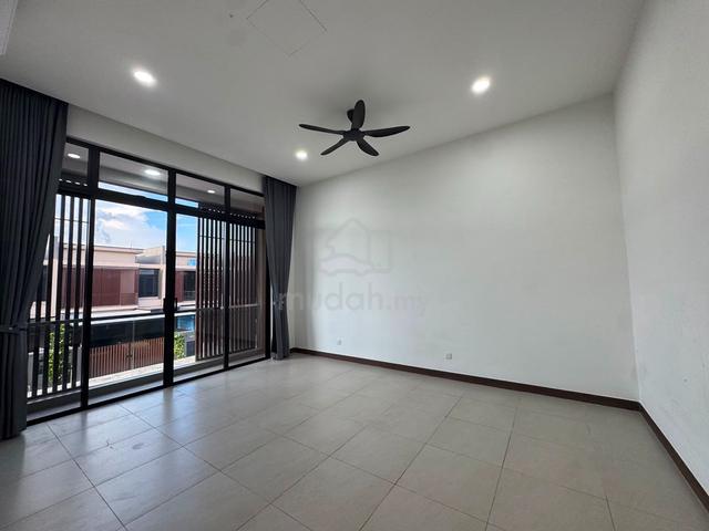 Aurora Resort Villa superlink gated guarded 5 rooms renovated 1