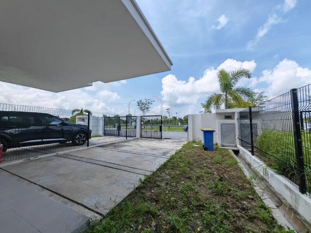 Bandar Mahkota Banting Facing Lake WCE Highway KLIA Freehold 2 Sty 1