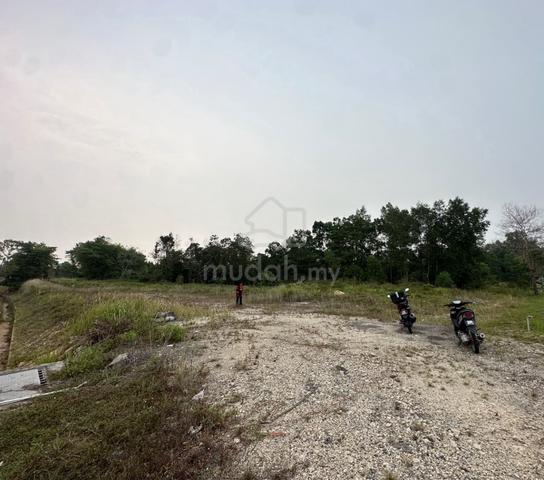 Near main road LAND FOR SALE PASIR GUDANG 1