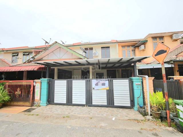 Teres Dua Tingkat Balok Baru, Kuantan 1