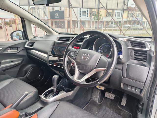 2015 Honda Jazz 1.5 V Full Spec 5-Years Warranty - 4